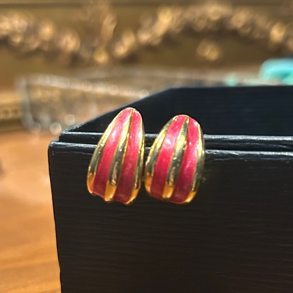 🛍 2/$18 Vintage Gold and Fuschia Striped Post Earrings